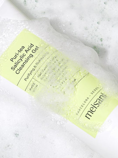Puri-Tea Salicylic Acid Cleansing Gel lathering into foam – gentle BHA cleanser
