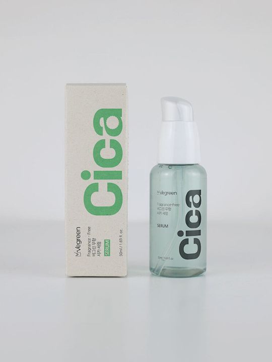 Bottle of Vegreen's Fragrance-Free Cica Serum standing next to its retail box on a light grey background